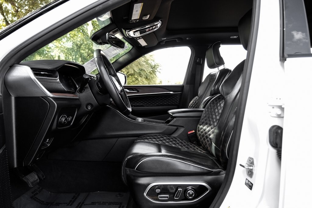 2022 Jeep Grand Cherokee Summit photo 2