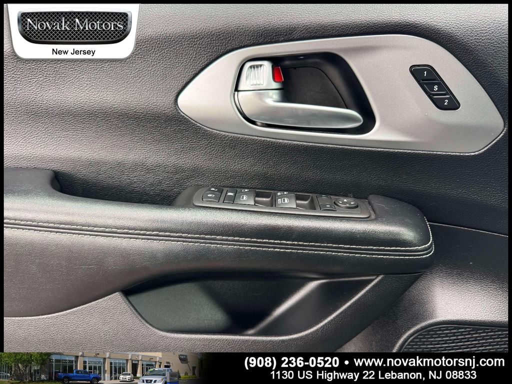 2021 Chrysler Pacifica Touring L - Photo 15