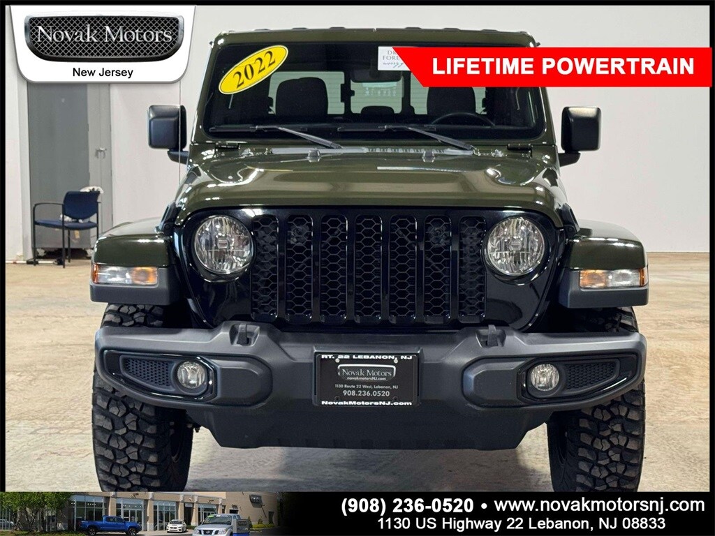 2022 Jeep Gladiator Willys photo 2