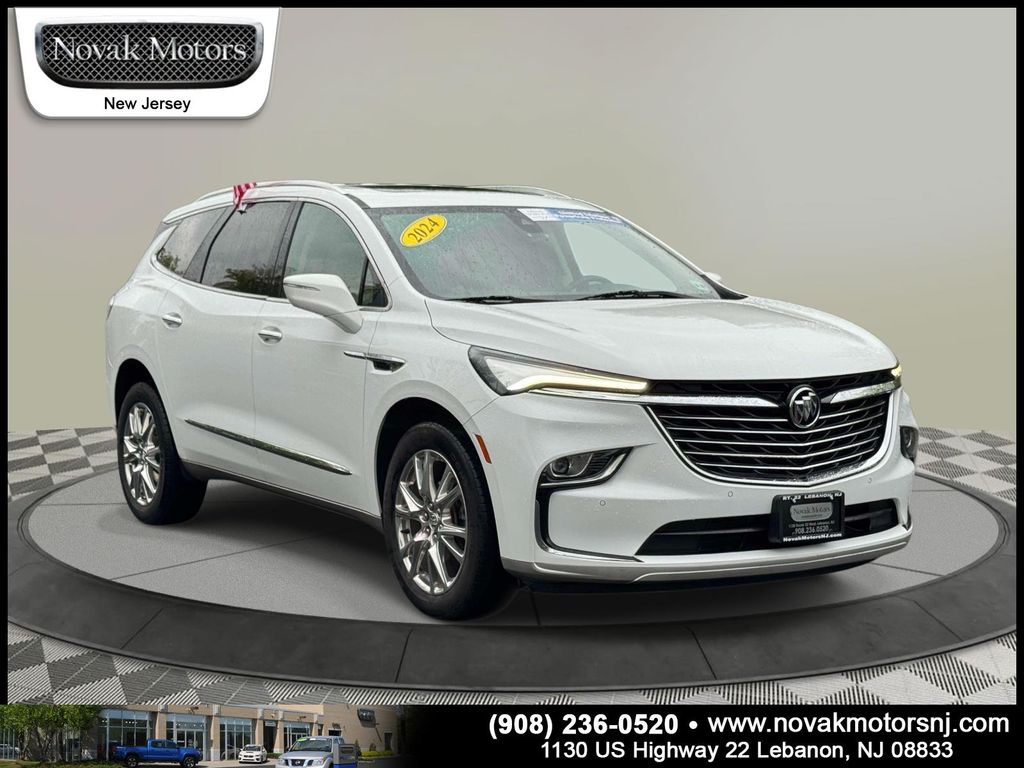 2024 Buick Enclave Essence AWD's photo