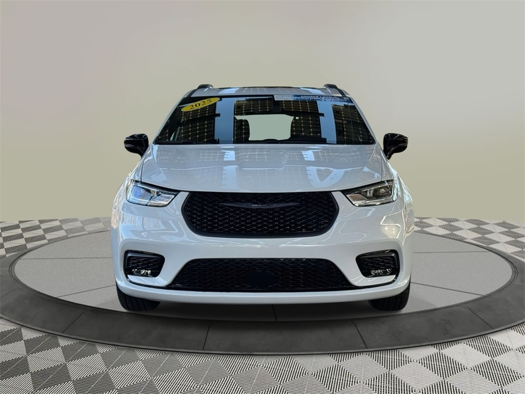 Used 2025 Chrysler Pacifica Limited Van Passenger Van
