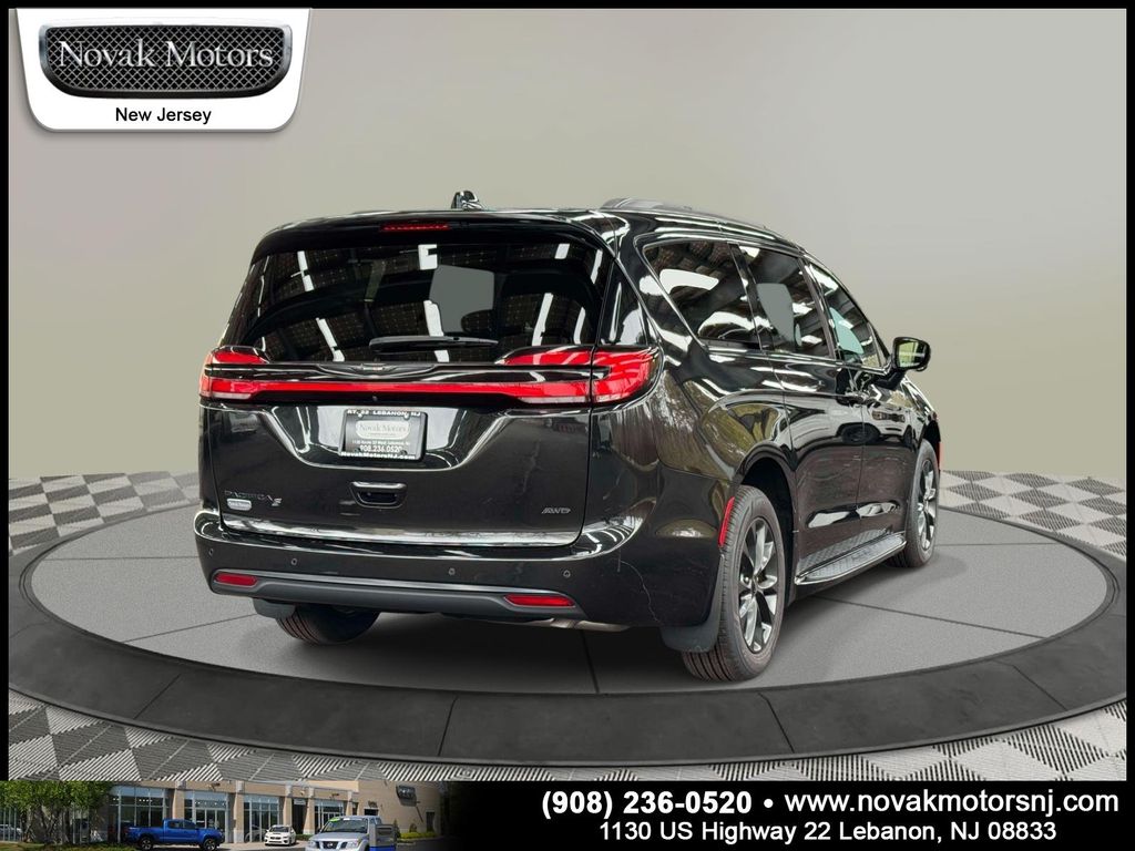 2021 Chrysler Pacifica Touring L - Photo 8