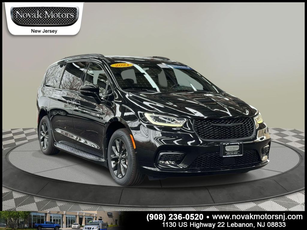 2021 Chrysler Pacifica Touring L's photo