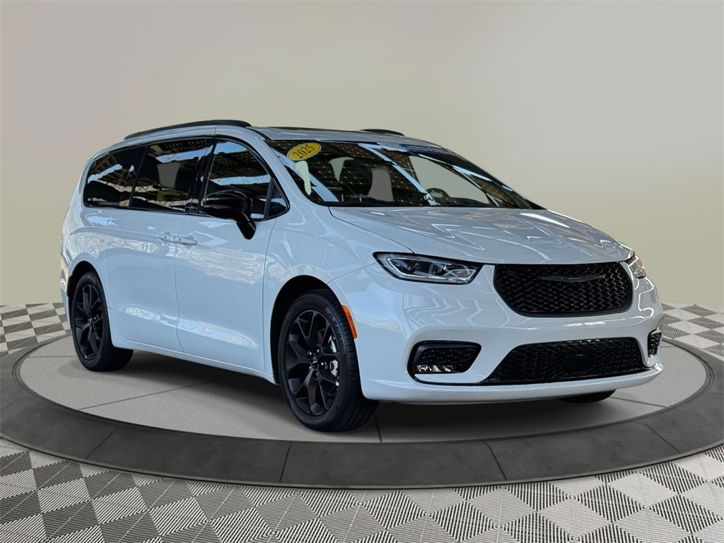 Used 2025 Chrysler Pacifica Limited Van Passenger Van
