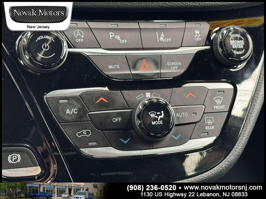 2021 Chrysler Pacifica Touring L - Photo 26