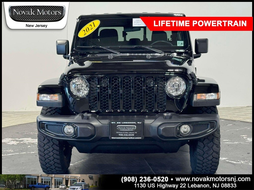 2021 Jeep Gladiator Willys photo 2