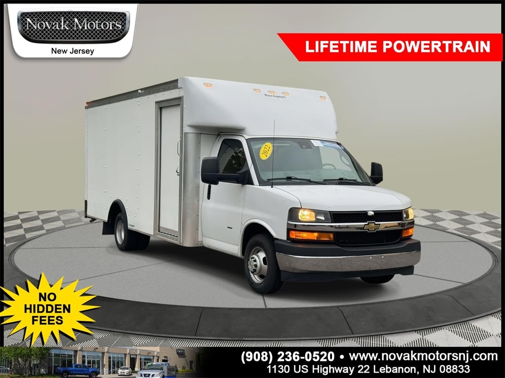 2022 Chevrolet Express Cutaway Base's photo