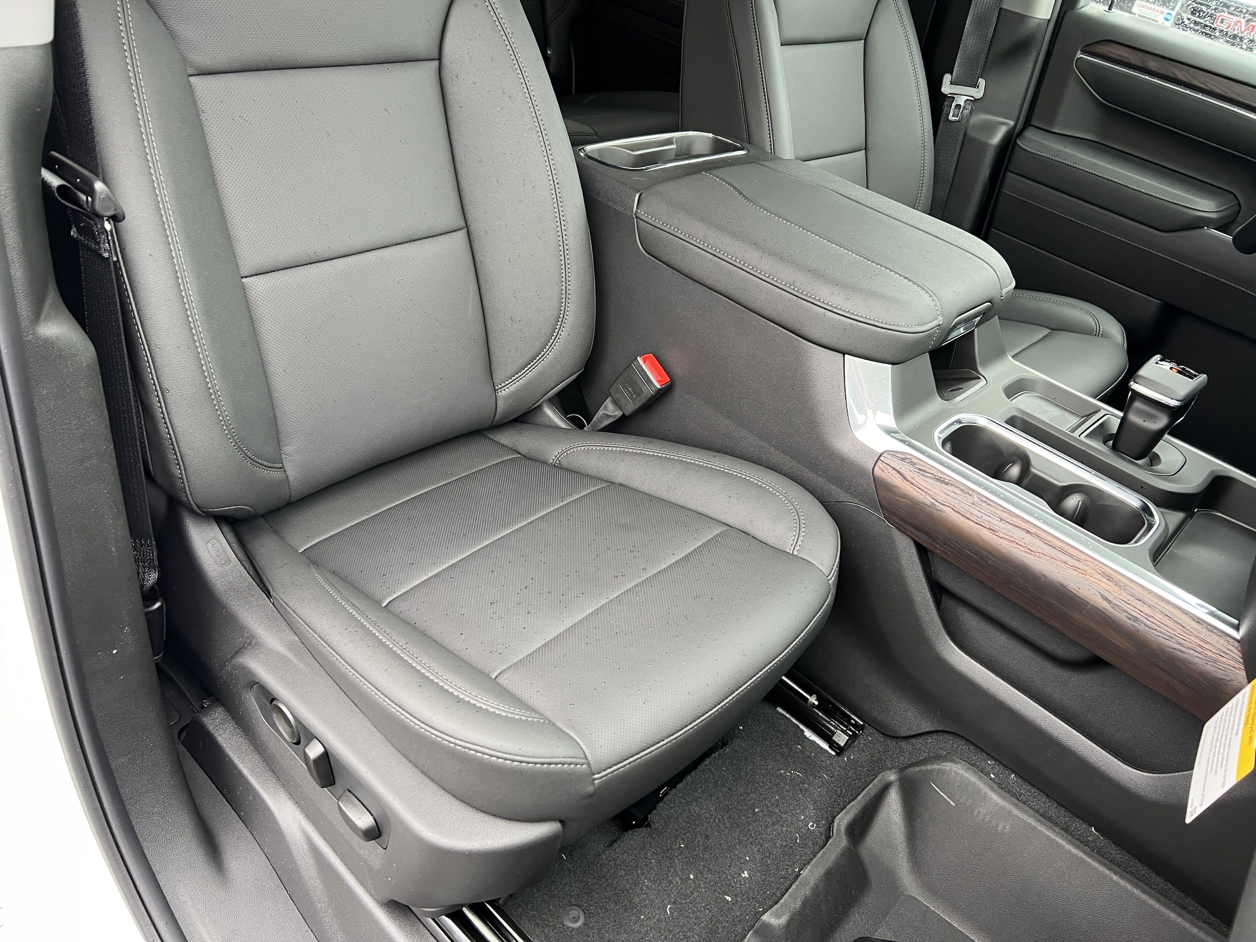 2026 GMC Sierra 1500 SLT - Photo 24