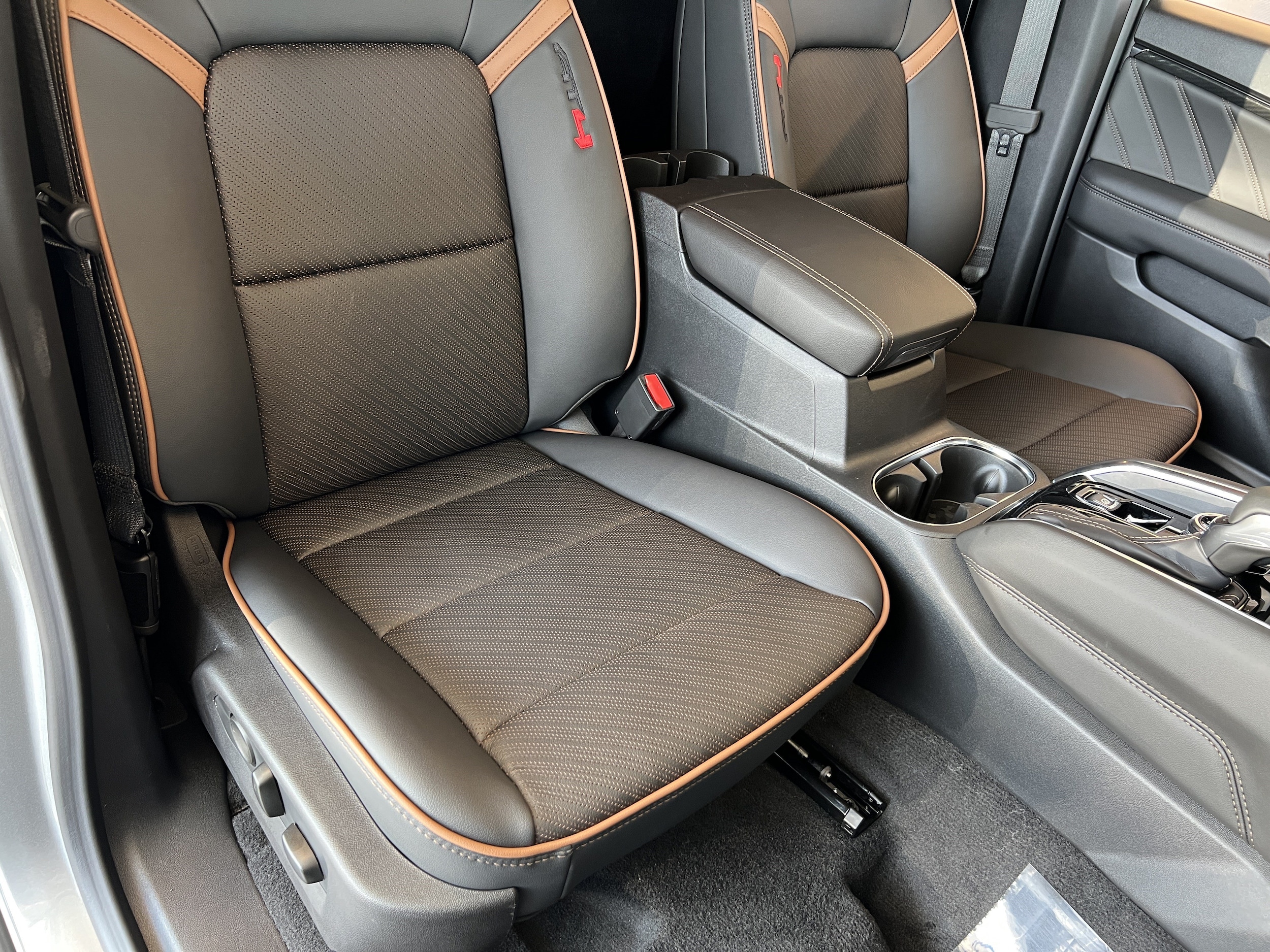 2026 GMC Canyon AT4 - Photo 17