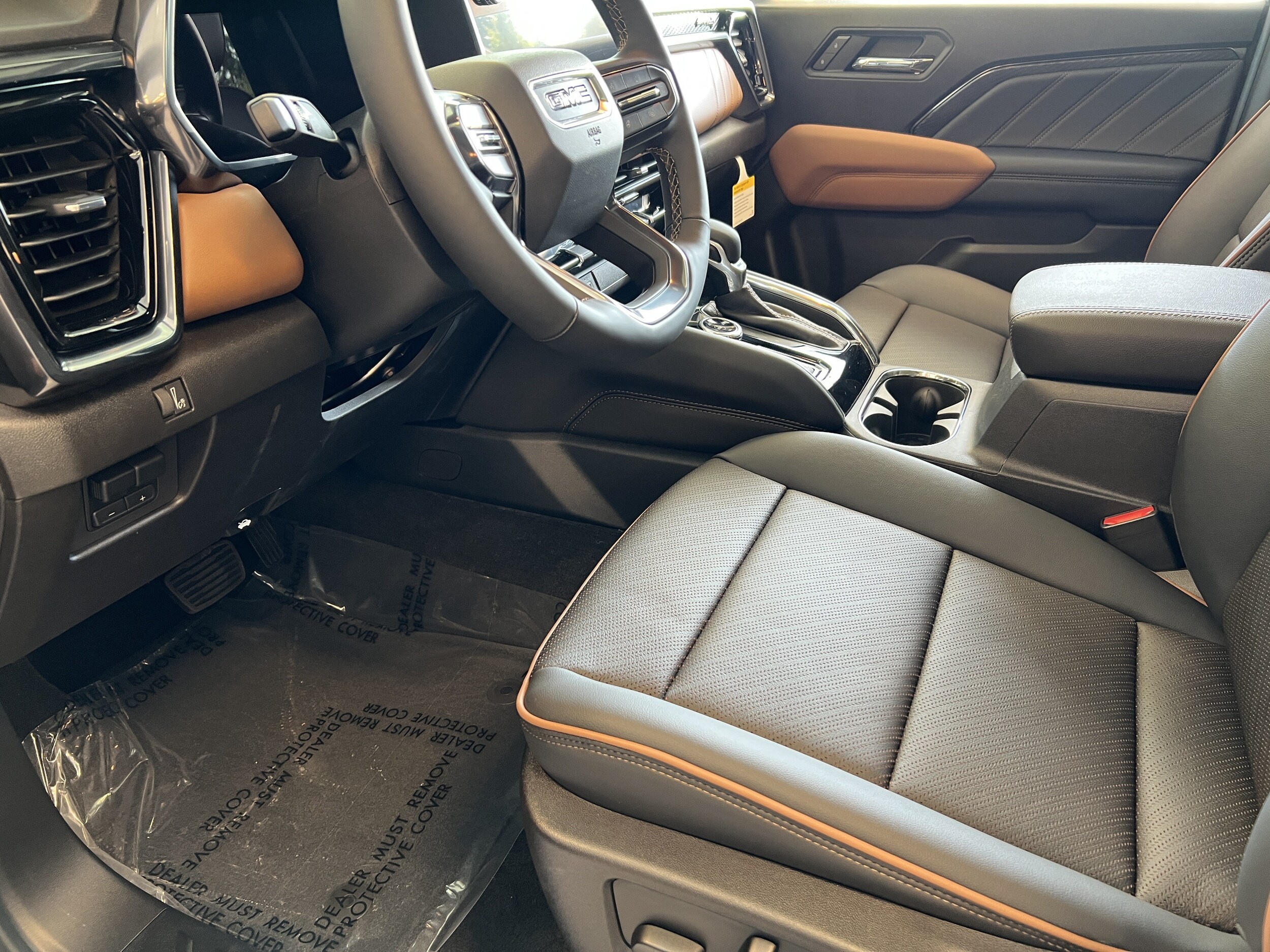 2026 GMC Canyon AT4 - Photo 8
