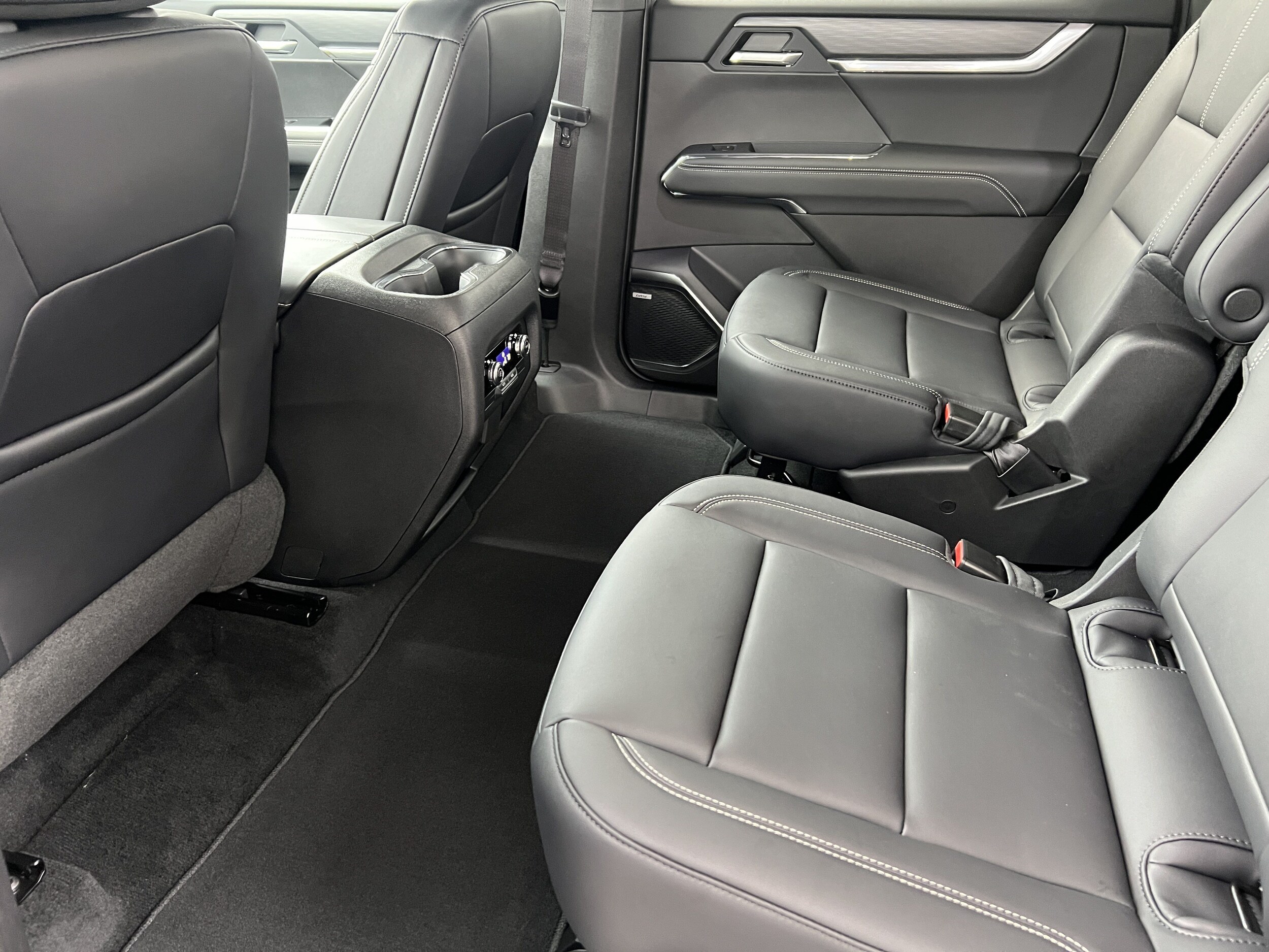 2026 GMC Acadia Elevation - Photo 17