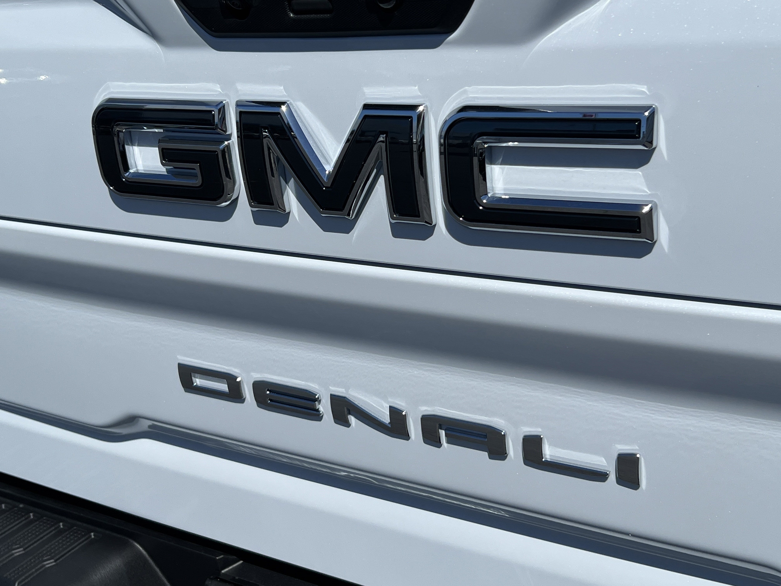 2026 GMC Sierra 3500HD Denali Ultimate - Photo 8