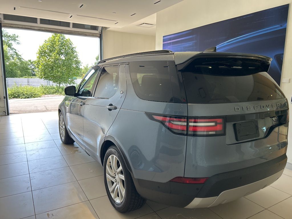 2019 Land Rover Discovery HSE photo 2