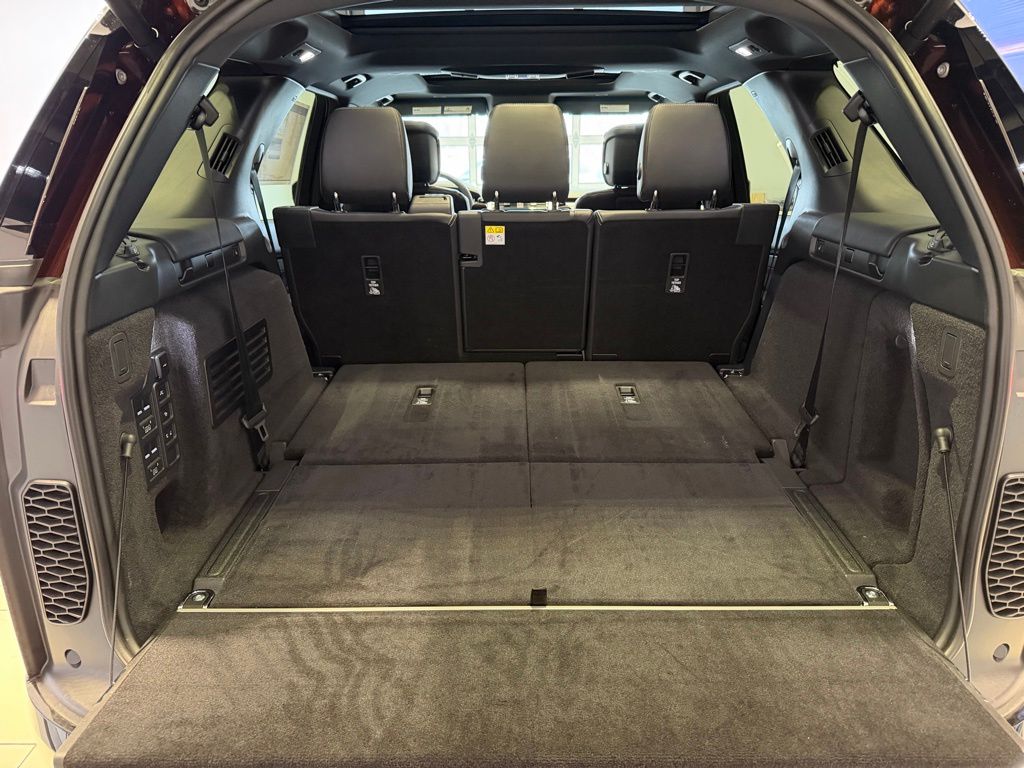 2026 Land Rover Discovery Gemini Edition - Photo 12