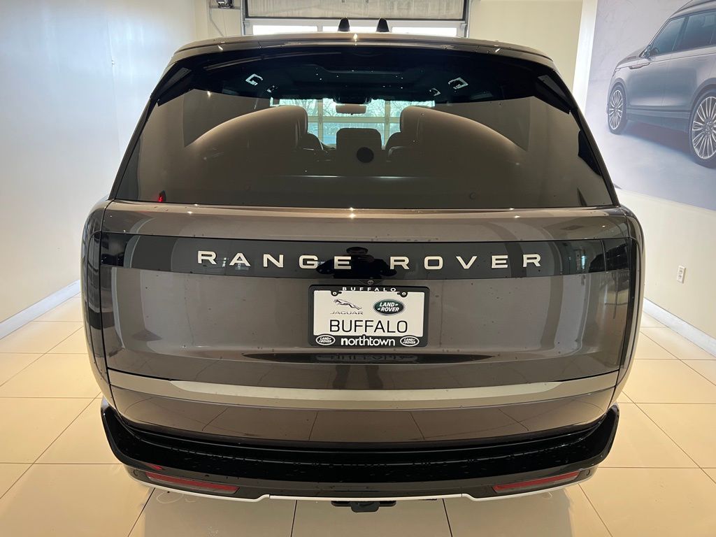 2025 Land Rover Range Rover SE photo 3