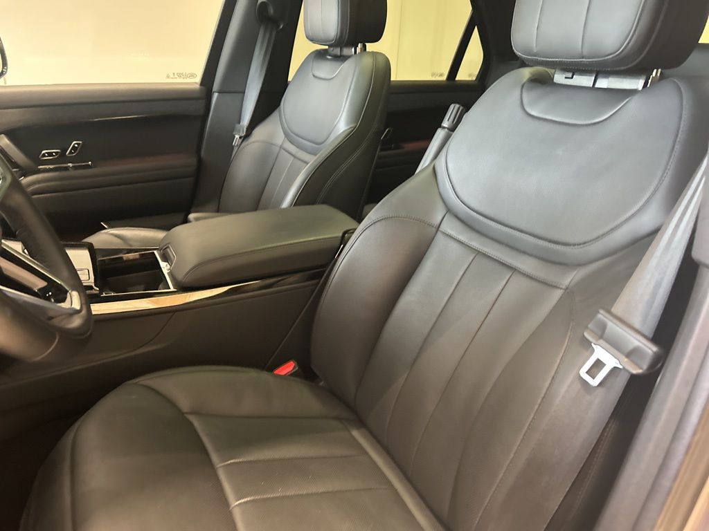 2024 Land Rover Range Rover Sport SE photo 3