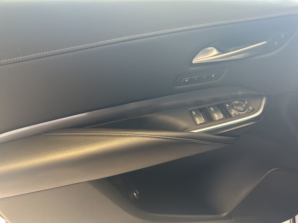 2025 Cadillac XT4 Premium Luxury photo 3