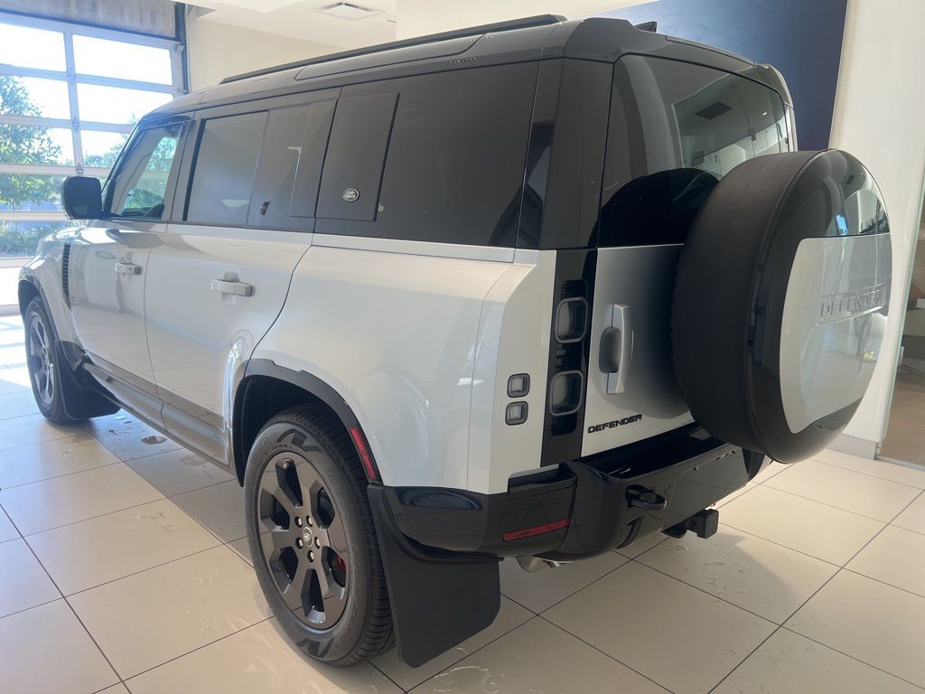 2024 Land Rover Defender 110 X photo 2