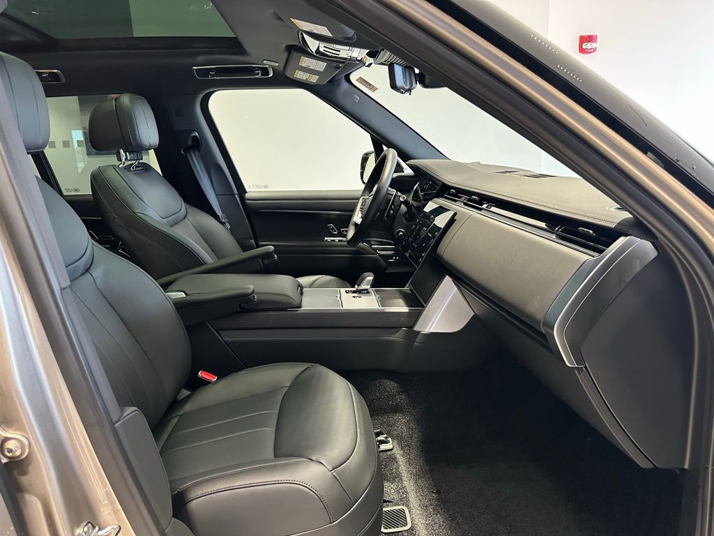 2025 Land Rover Range Rover SE - Photo 17