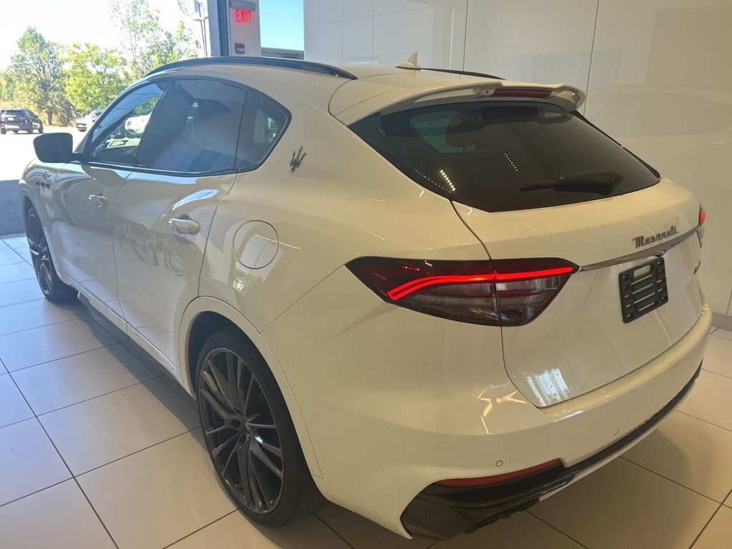 2022 Maserati Levante Trofeo photo 2