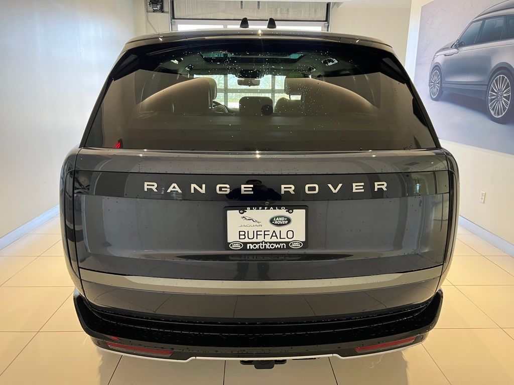 2025 Land Rover Range Rover SE photo 3