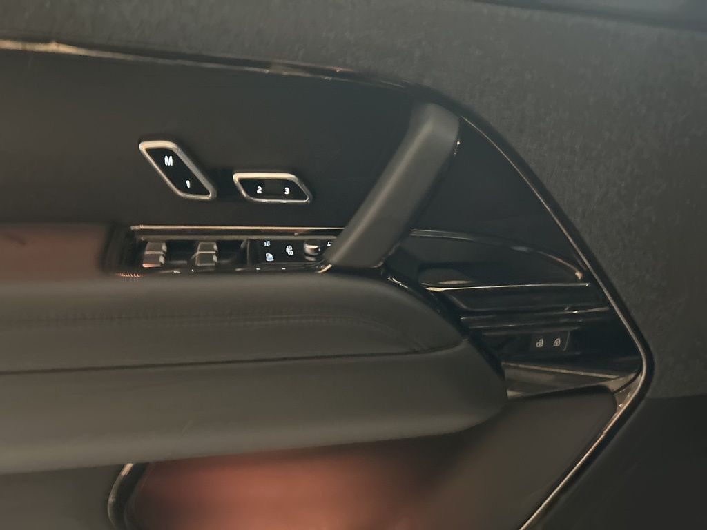 2024 Land Rover Range Rover Sport SE photo 3