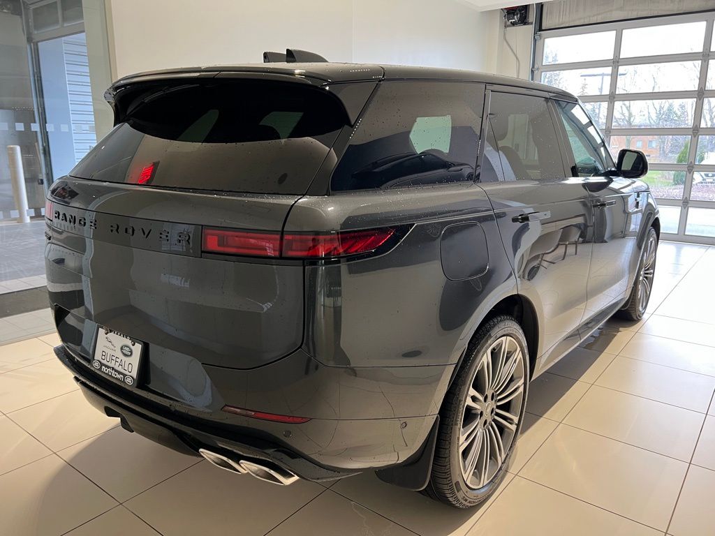 2025 Land Rover Range Rover Sport SE photo 4