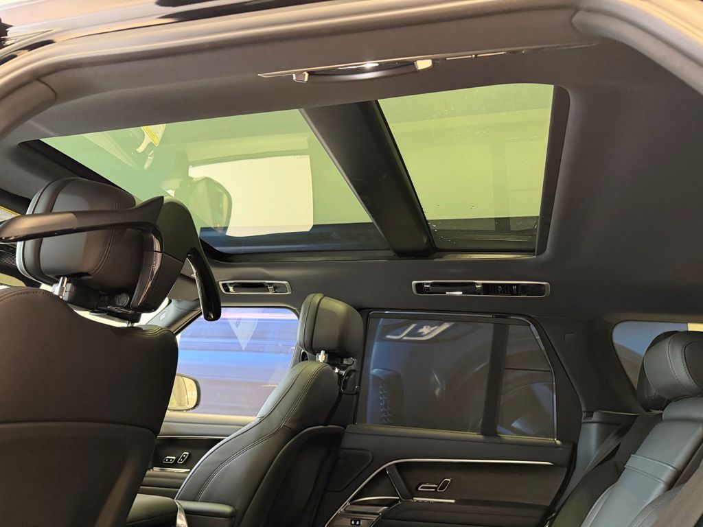 2025 Land Rover Range Rover SE - Photo 10