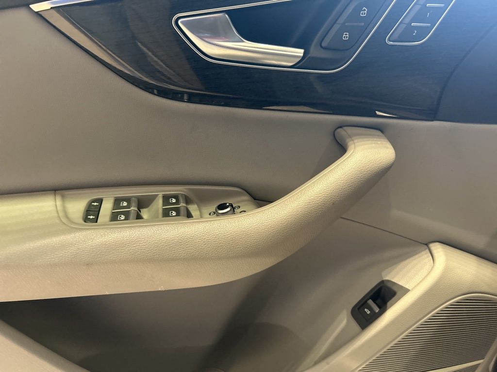2021 Audi Q7 55 Premium Plus photo 3
