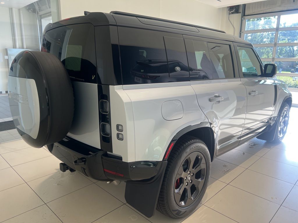 2024 Land Rover Defender 110 X photo 4