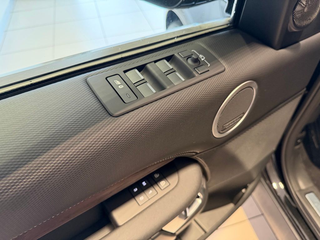 2025 Land Rover Discovery Dynamic SE - Photo 26