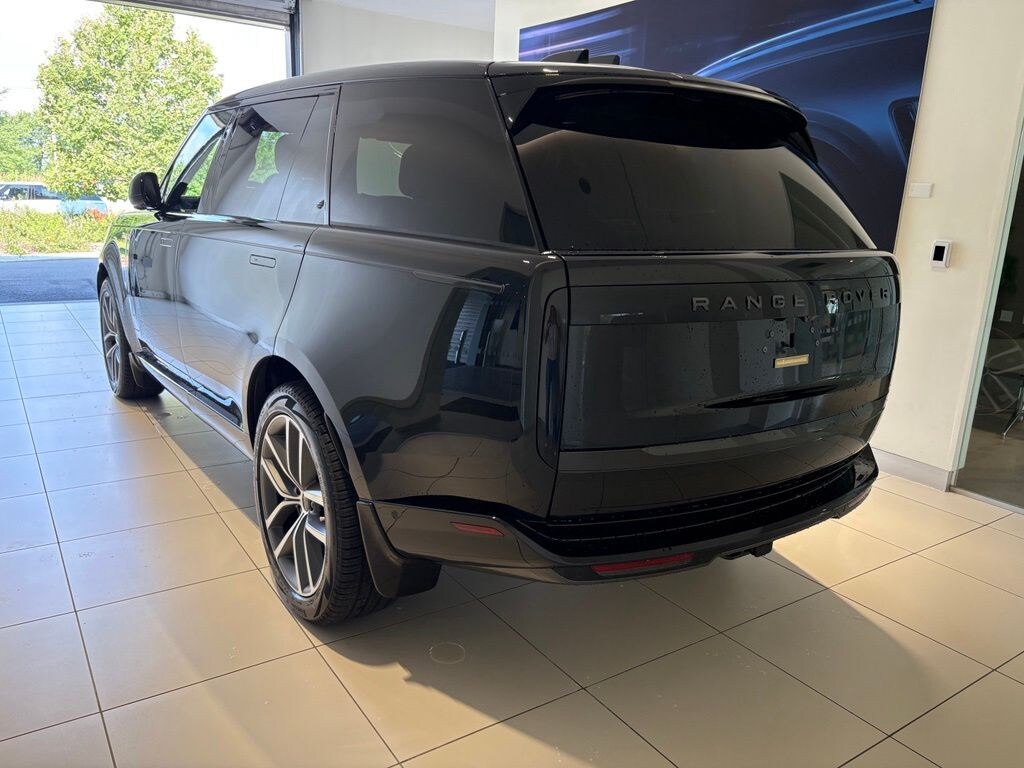 New 2026 Land Rover Range Rover SE LWB 7-Seats / V8 SUV