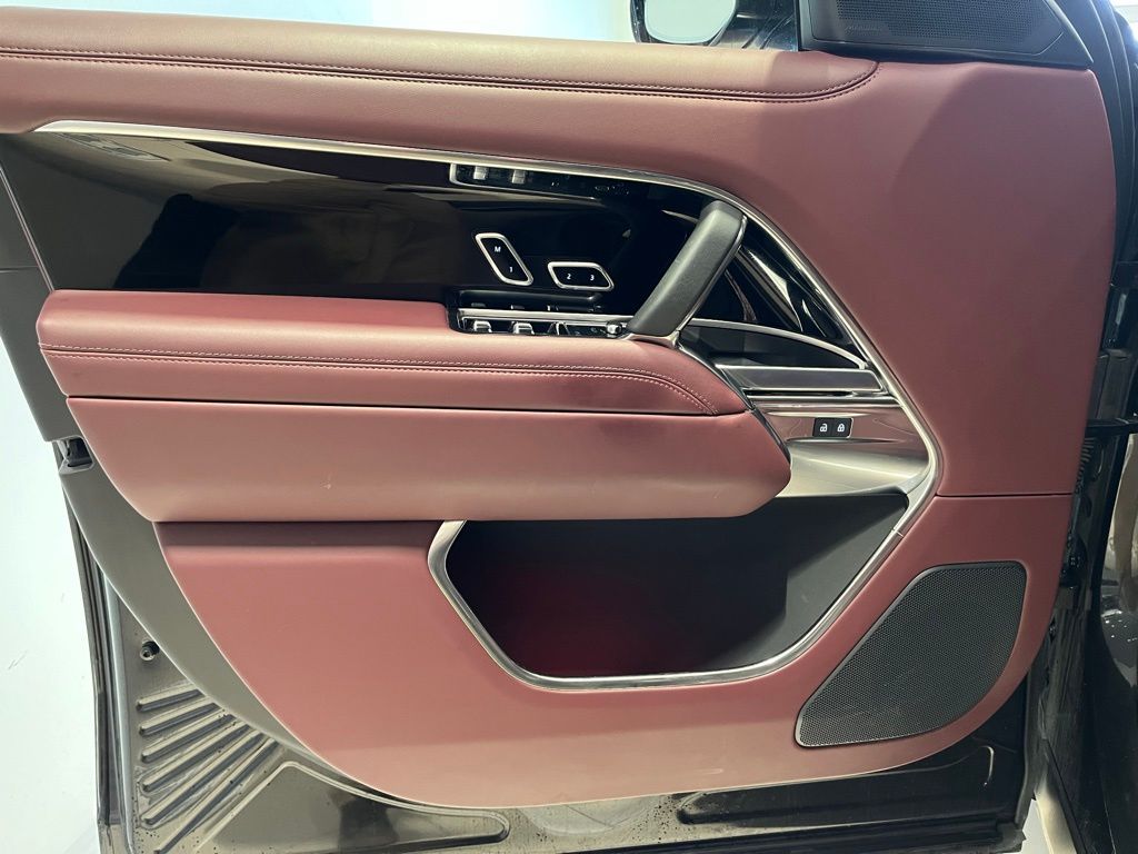 2025 Land Rover Range Rover SE - Photo 18