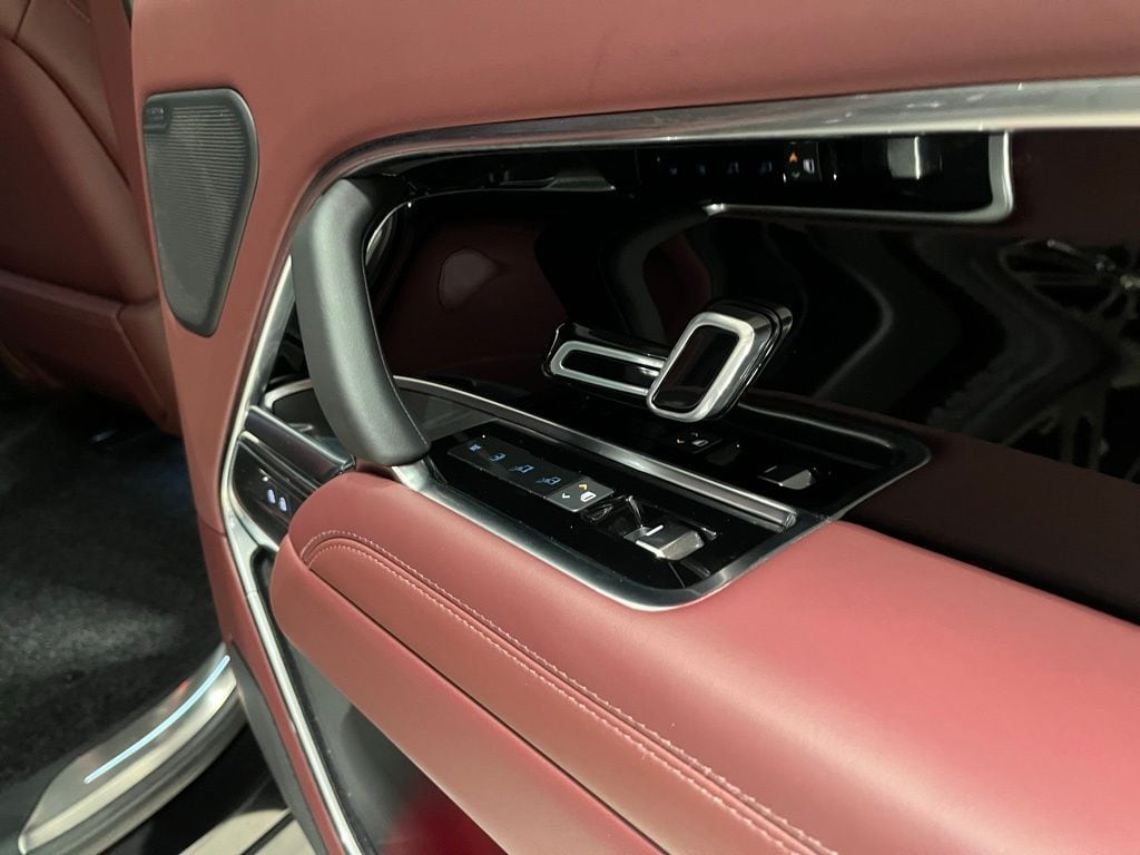 2025 Land Rover Range Rover SE - Photo 33