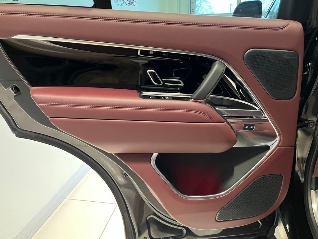 2025 Land Rover Range Rover SE - Photo 22