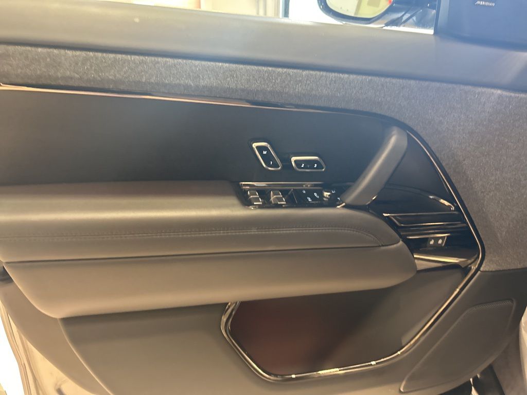 2024 Land Rover Range Rover Sport SE photo 2