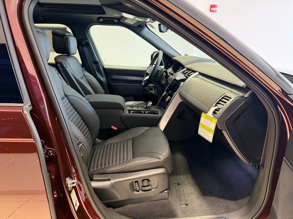 2026 Land Rover Discovery Gemini Edition - Photo 16