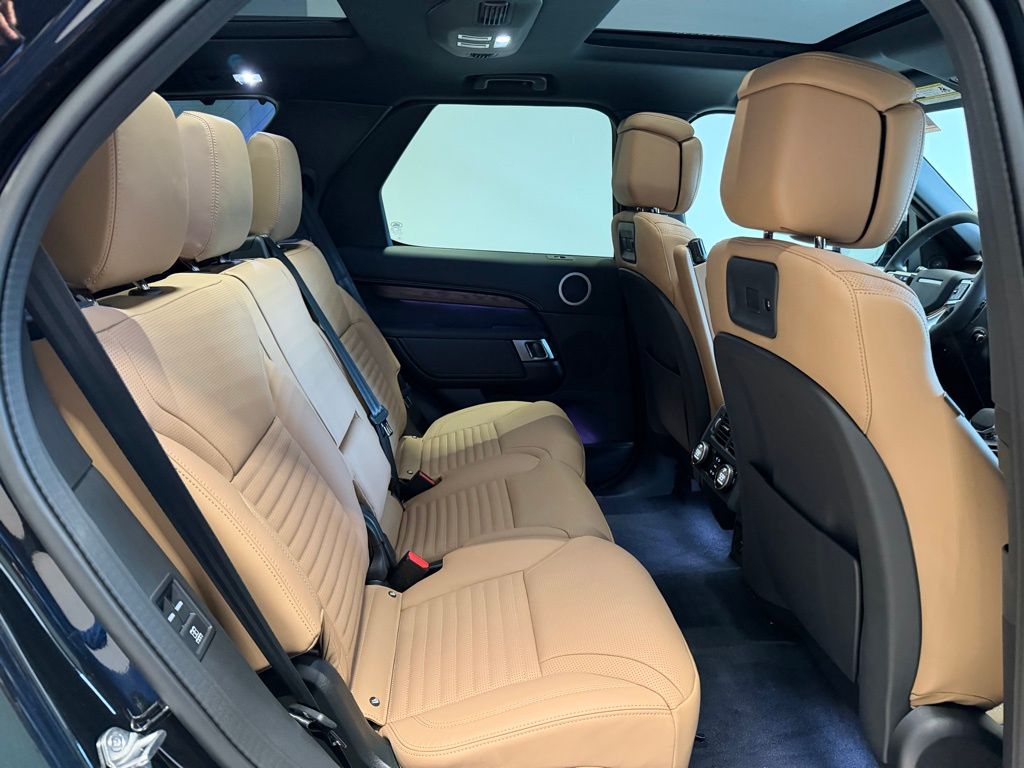 2025 Land Rover Discovery Dynamic SE - Photo 14