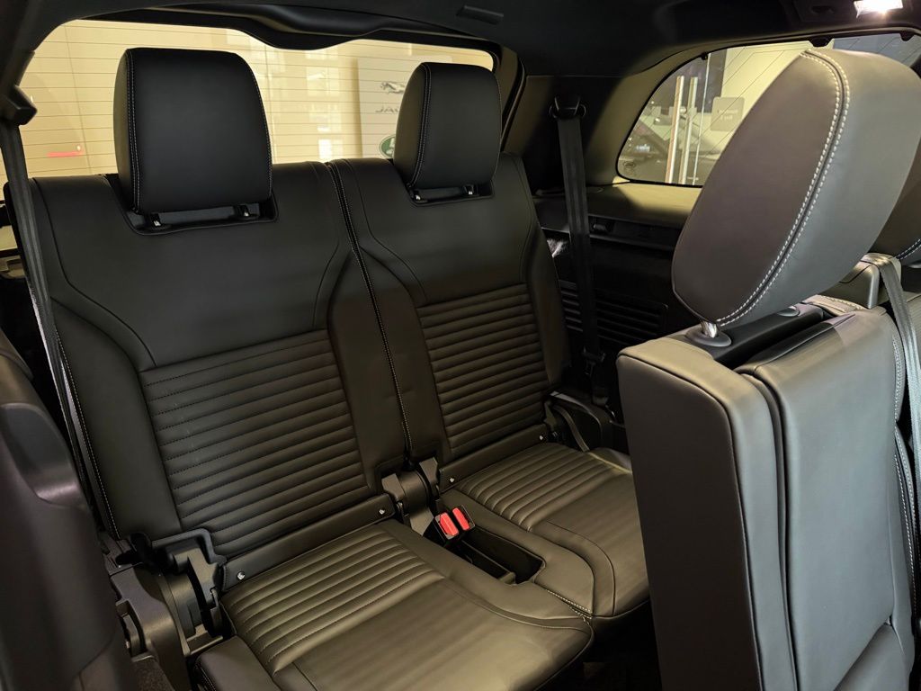 2026 Land Rover Discovery Gemini Edition - Photo 15