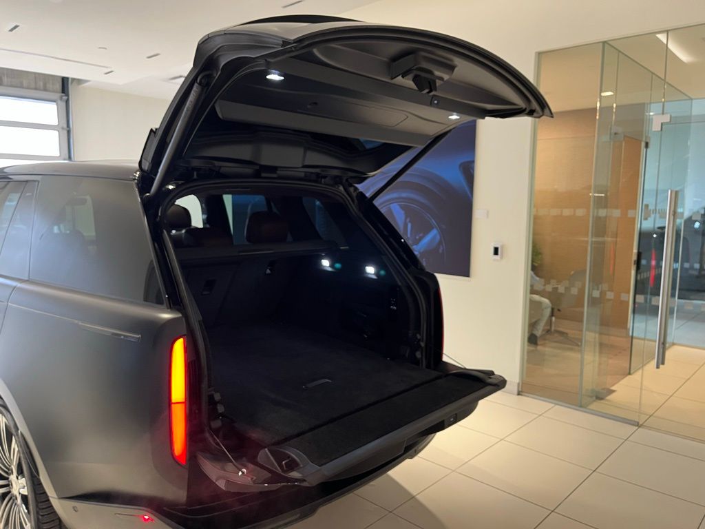 2025 Land Rover Range Rover SE - Photo 28