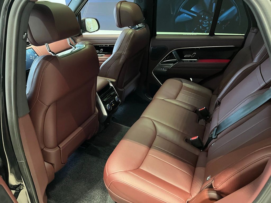 2025 Land Rover Range Rover SE - Photo 21