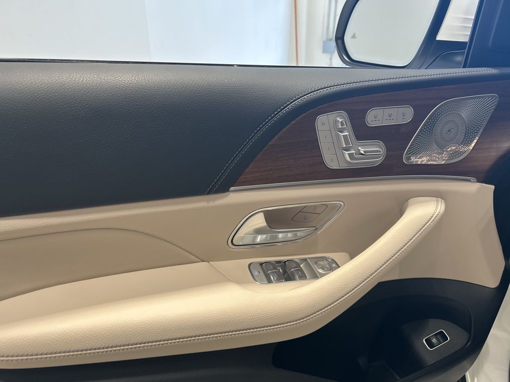 2025 Mercedes Benz GLE 450 4MATIC photo 3