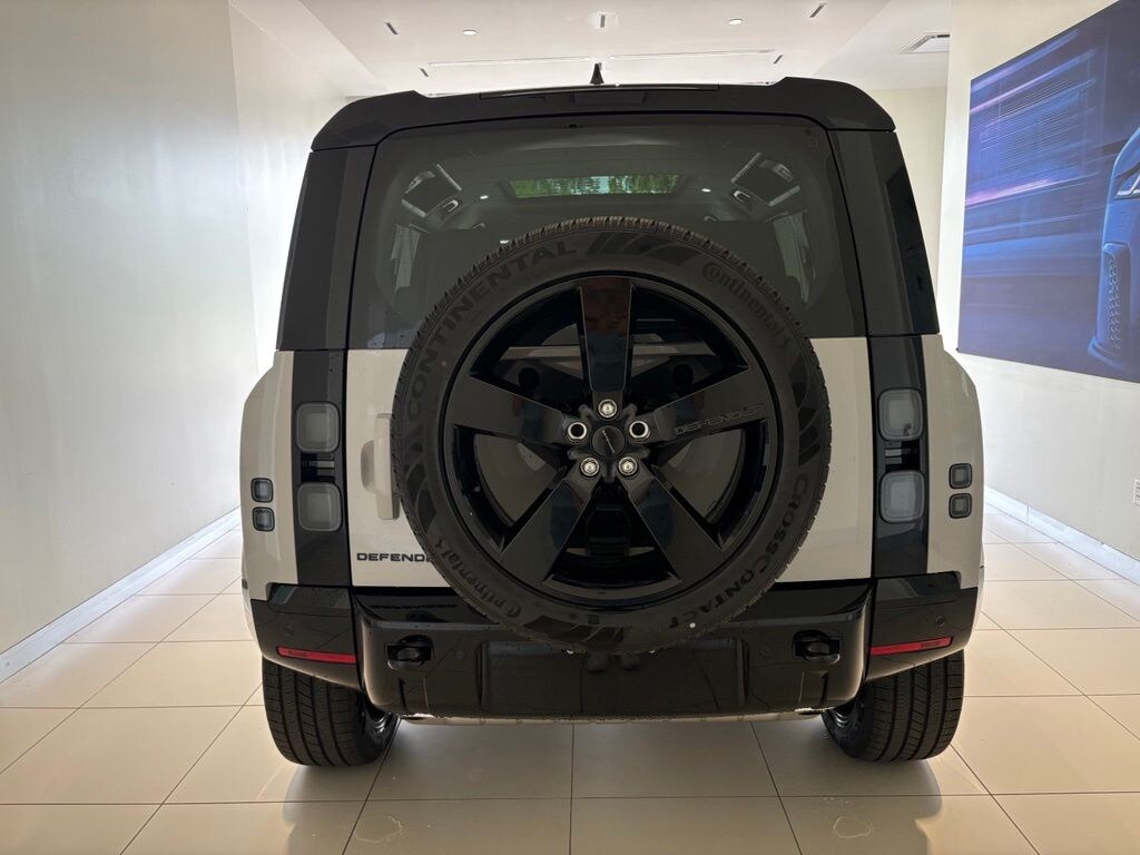 New 2026 Land Rover Defender 110 X-Dynamic SE SUV