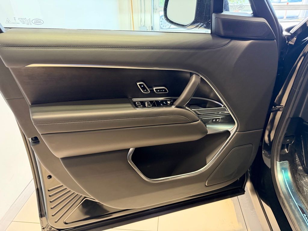 2025 Land Rover Range Rover SE - Photo 21