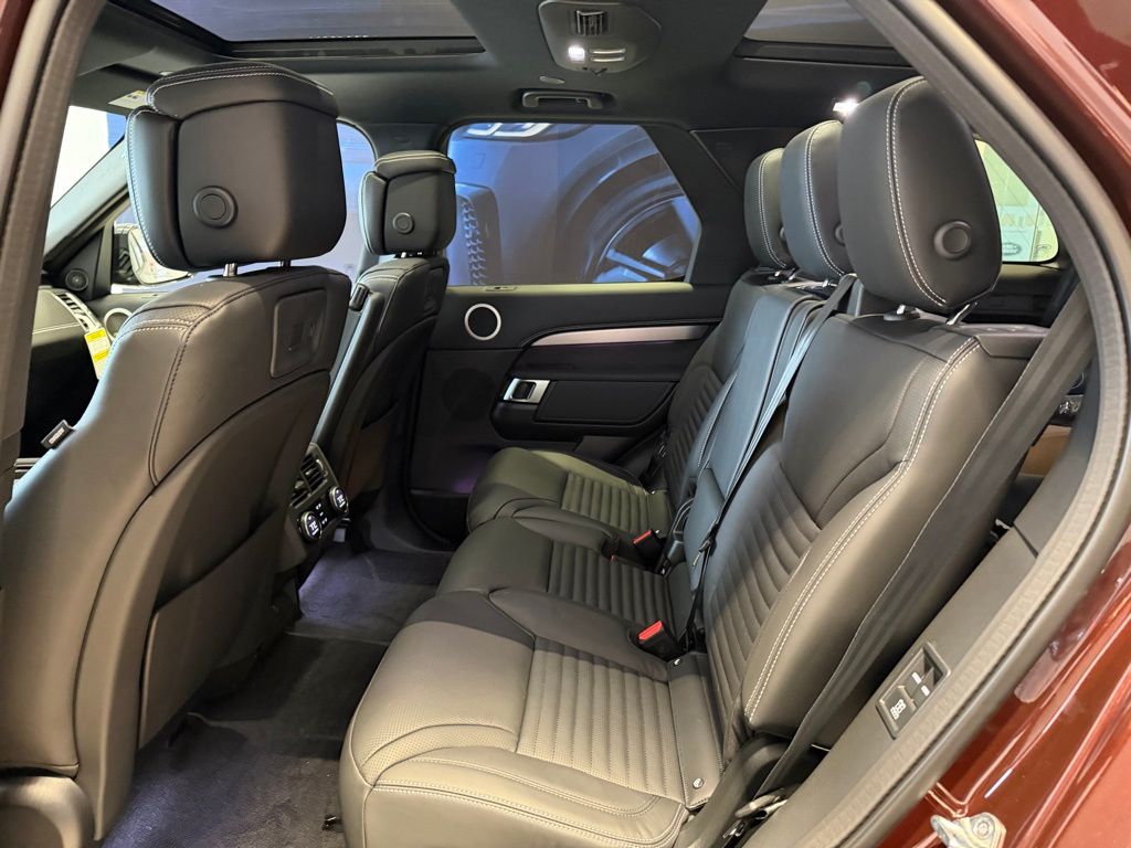 2026 Land Rover Discovery Gemini Edition - Photo 9