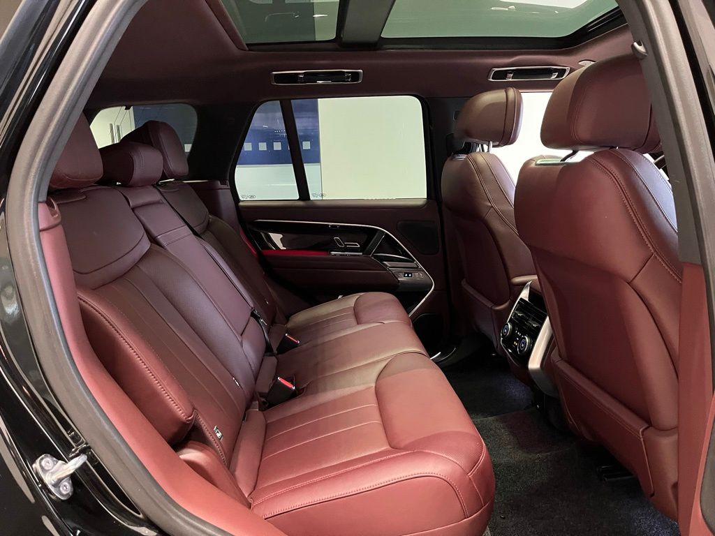 2025 Land Rover Range Rover SE - Photo 29