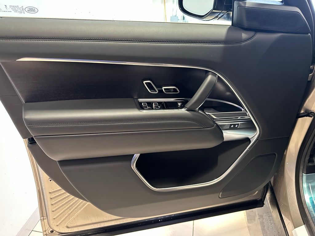 2025 Land Rover Range Rover SE - Photo 28