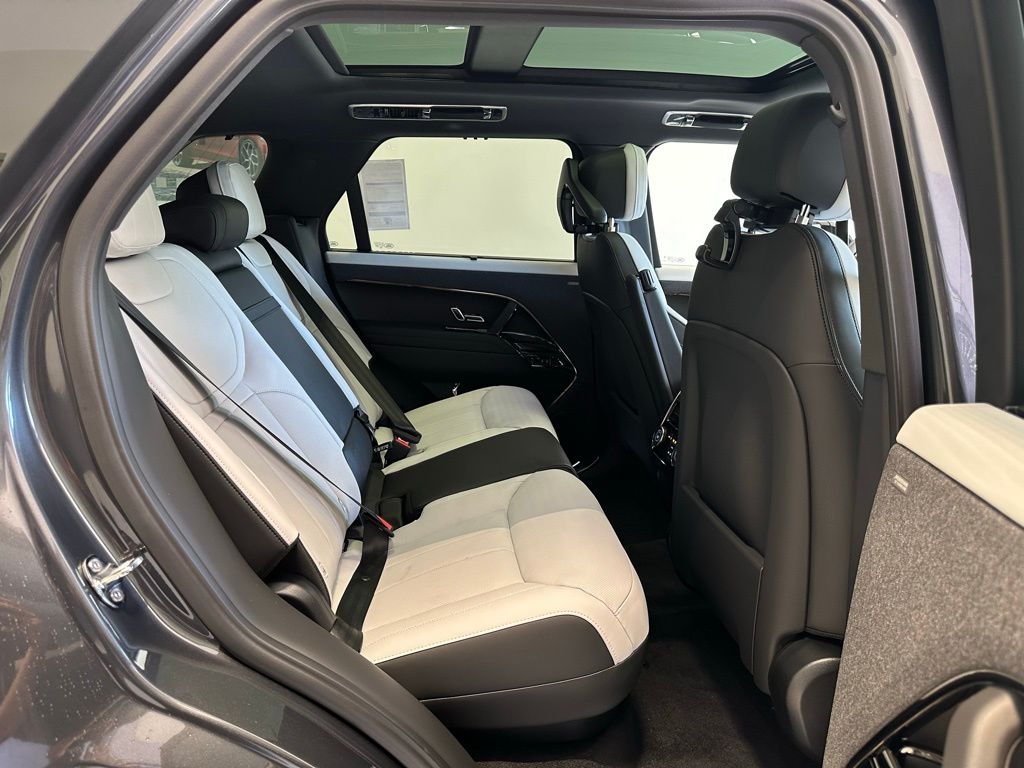 2025 Land Rover Range Rover Sport Dynamic SE - Photo 17