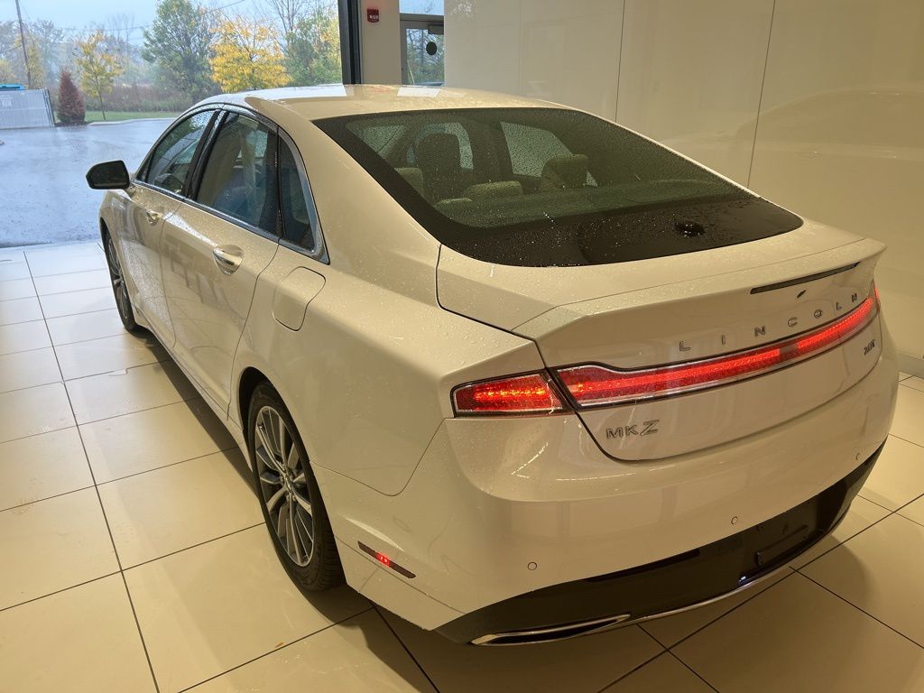 2018 Lincoln MKZ Select photo 2