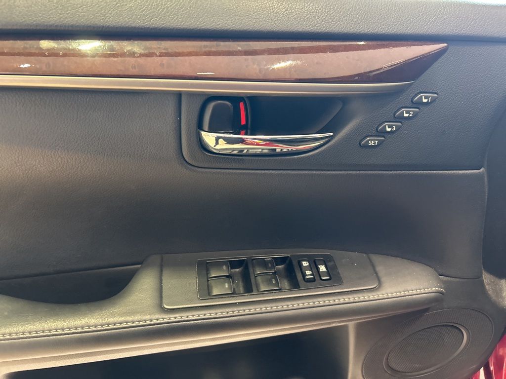 2015 Lexus ES 350 photo 3